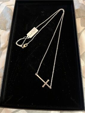 Park Lane Necklace (Cross Pendant)